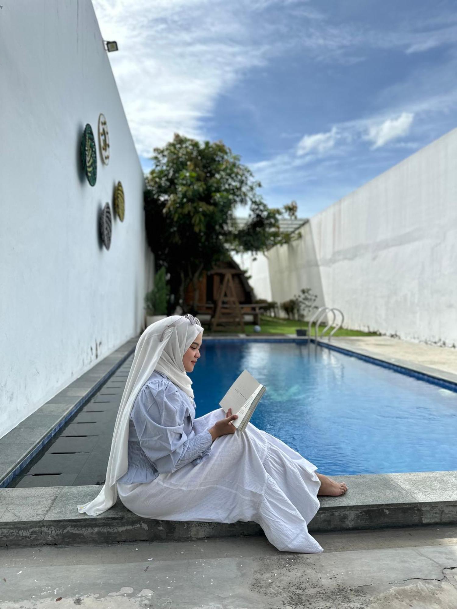 Villa Rumah Putih Jogja Jogjakarta Buitenkant foto