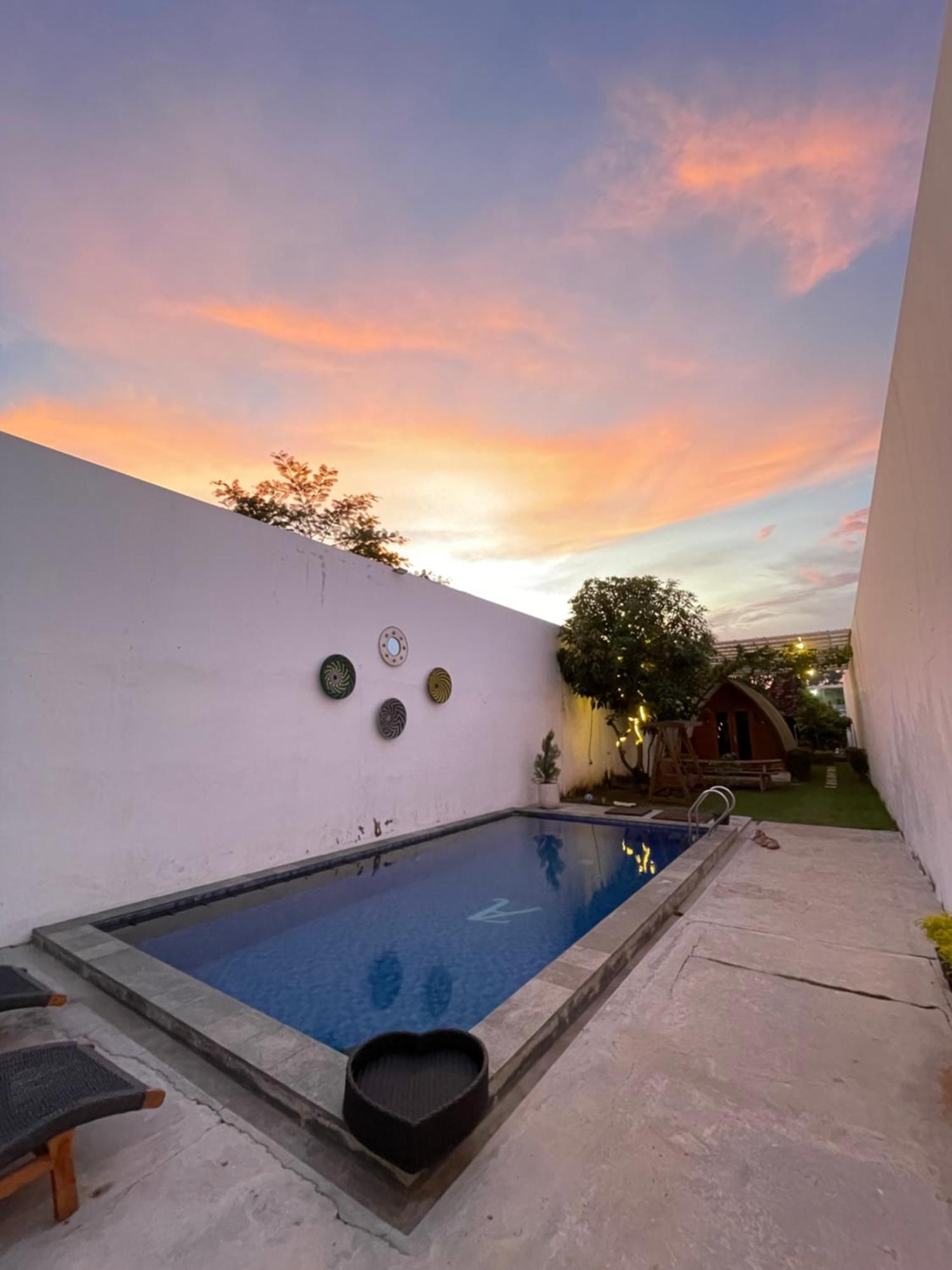 Villa Rumah Putih Jogja Jogjakarta Buitenkant foto