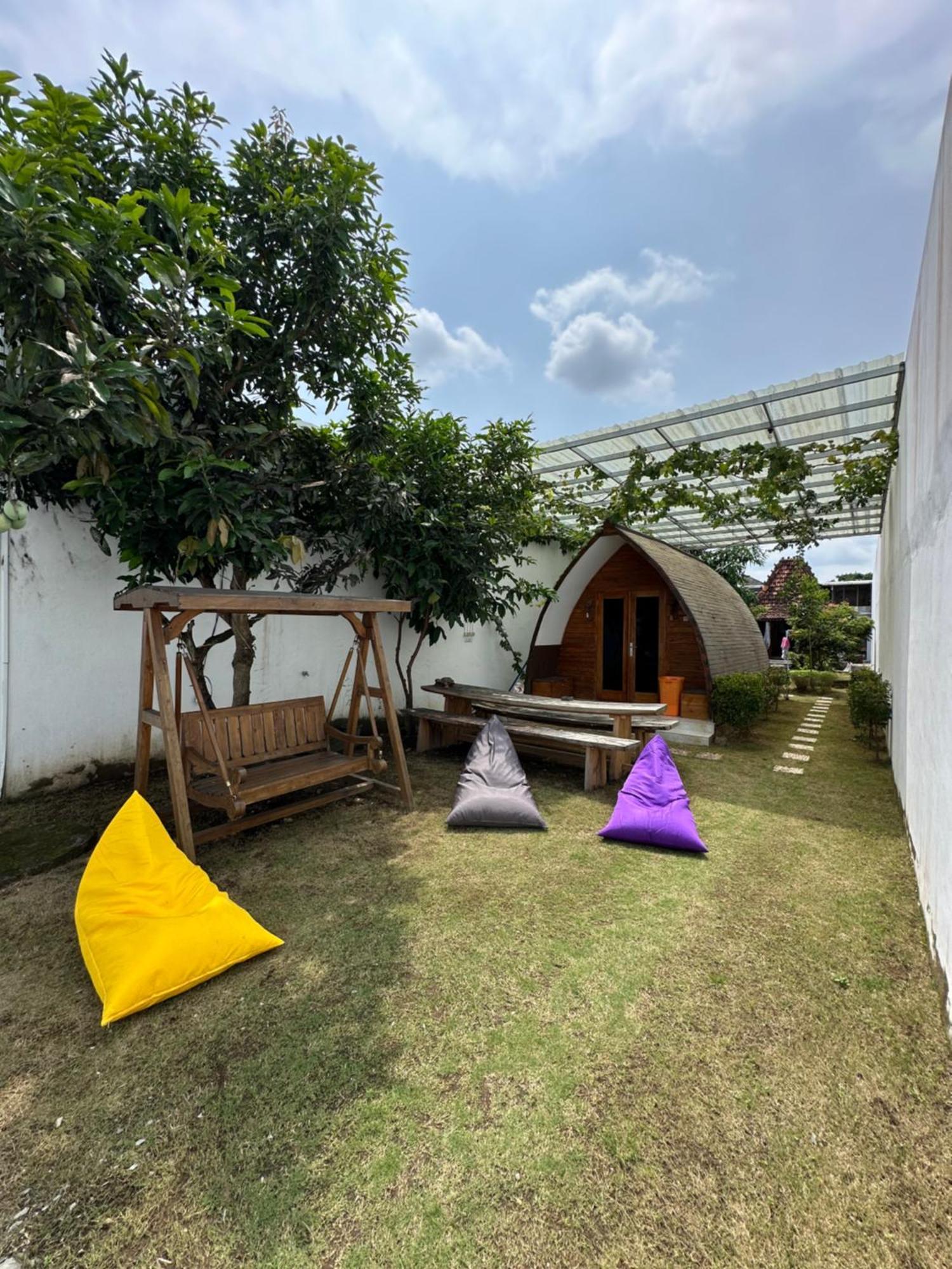 Villa Rumah Putih Jogja Jogjakarta Buitenkant foto