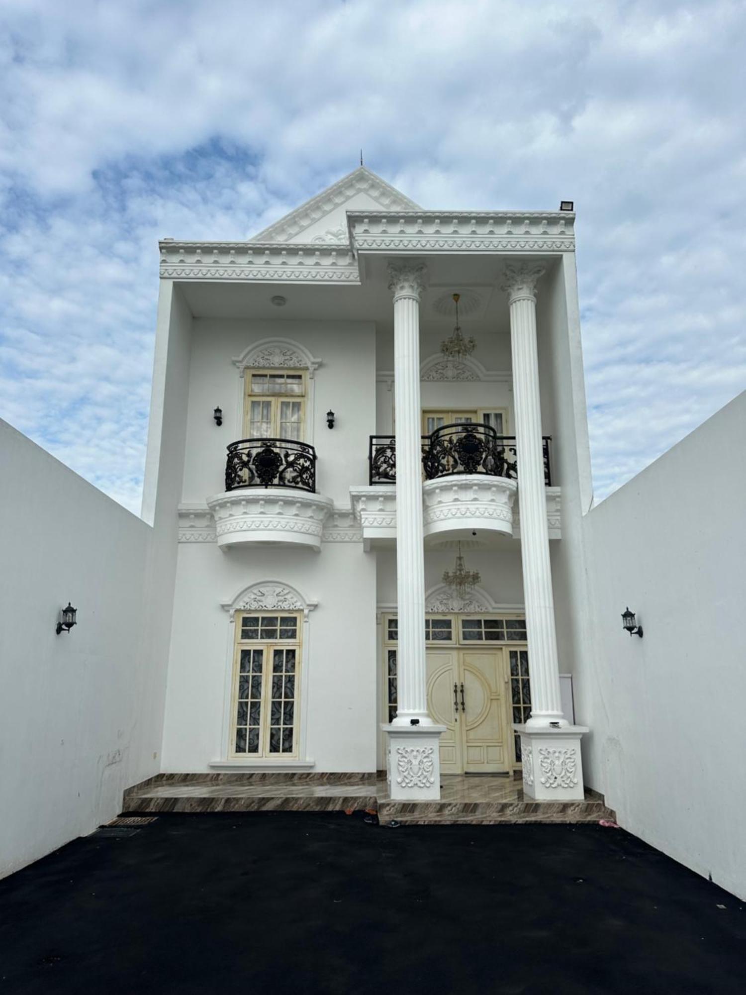 Villa Rumah Putih Jogja Jogjakarta Buitenkant foto